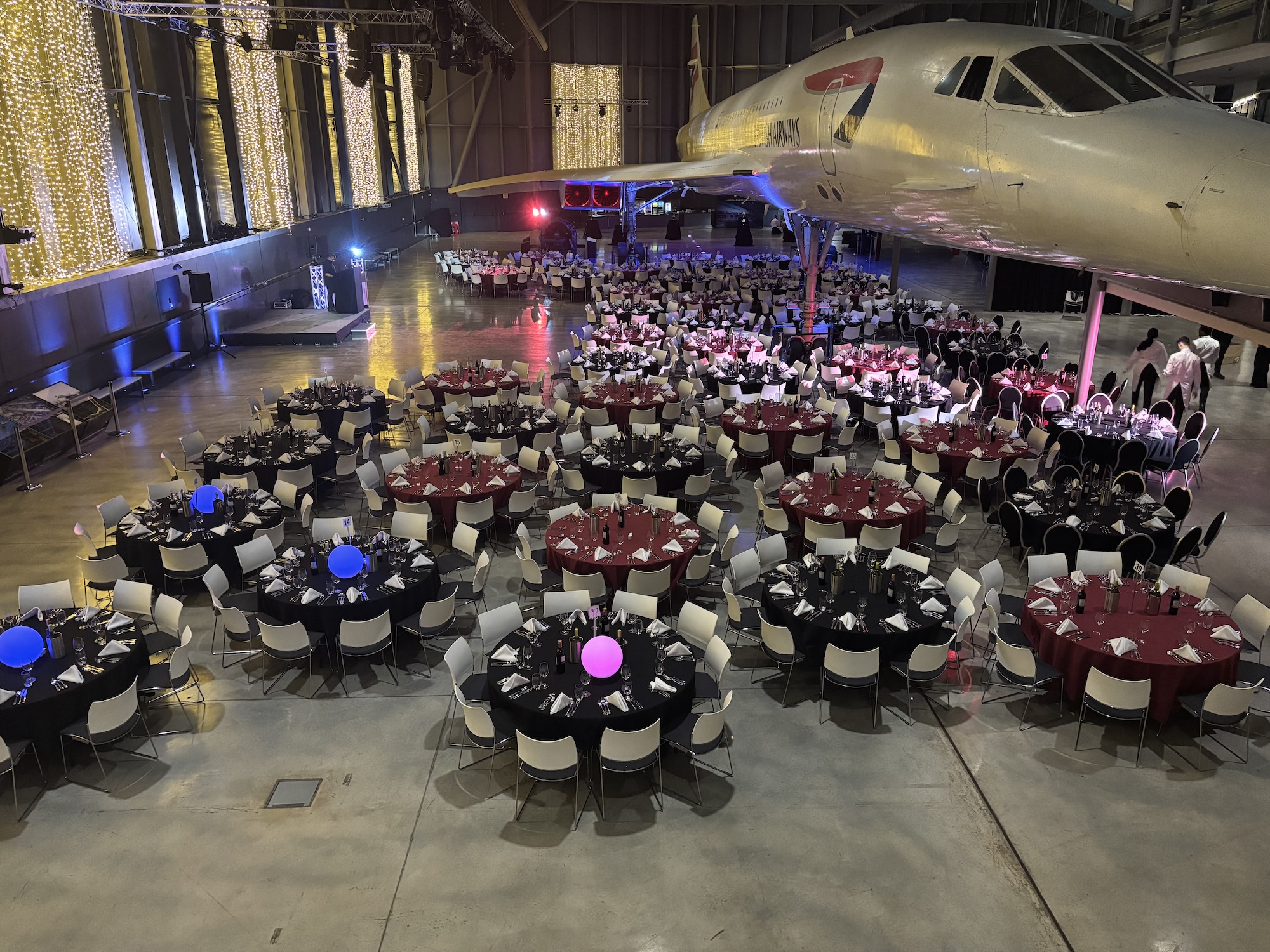 aerospace-event-venue-corporate-dining-setup-under-concorde